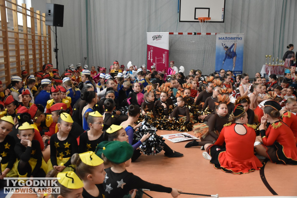 Mistrzostwa Polski mażoretek w Chmielowie