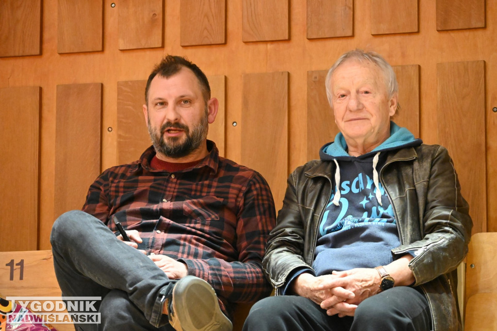 Kibice na meczu koszykarzy Siarki z AK Orły Wrocław