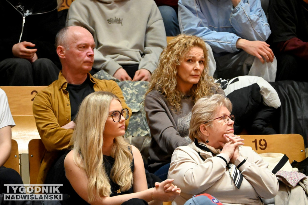 Kibice na meczu koszykarzy Siarki z AK Orły Wrocław