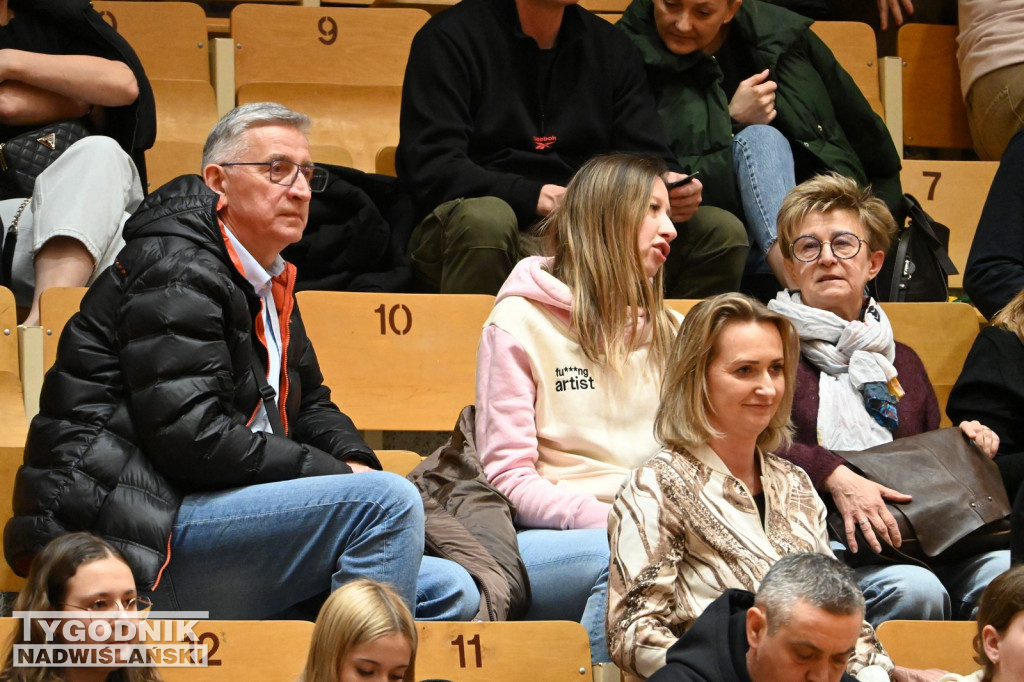 Kibice na meczu koszykarzy Siarki z AK Orły Wrocław