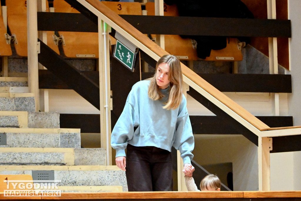 Kibice na meczu koszykarzy Siarki z AK Orły Wrocław