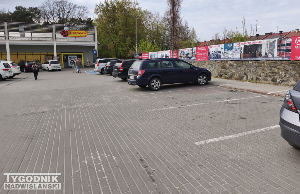 Płatny parking przy Biedronce w Tarnobrzegu