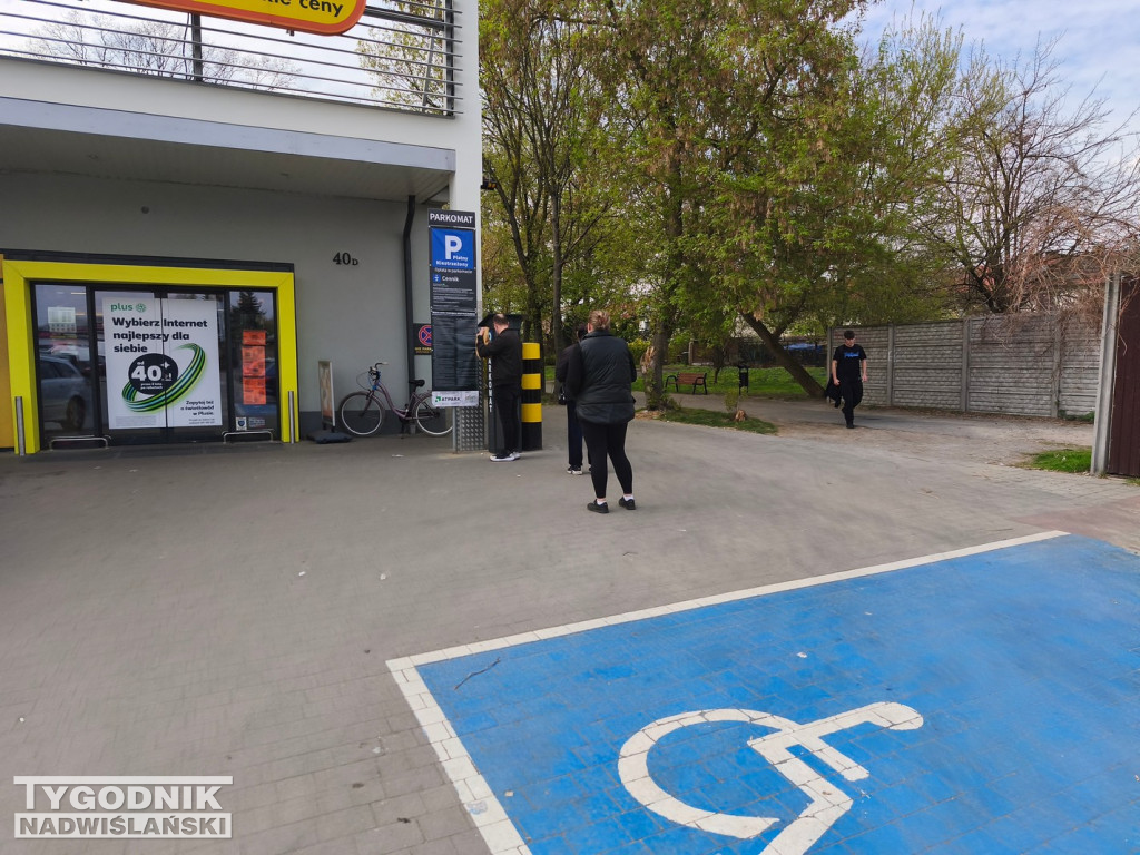 Płatny parking przy Biedronce w Tarnobrzegu