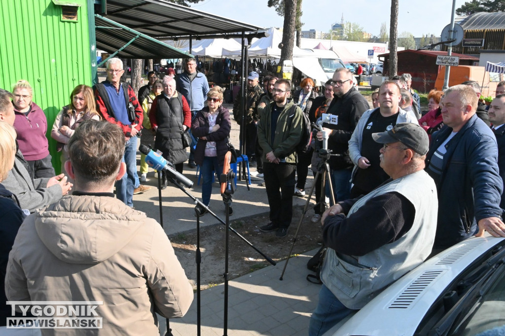 Spotkanie na targowisku w Stalowej Woli