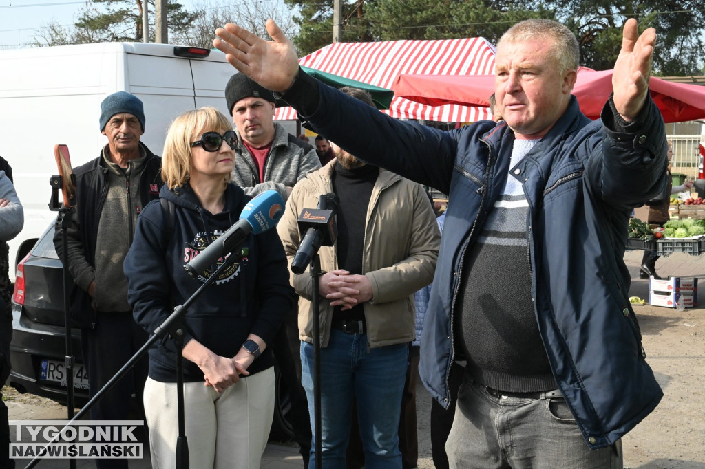Spotkanie na targowisku w Stalowej Woli