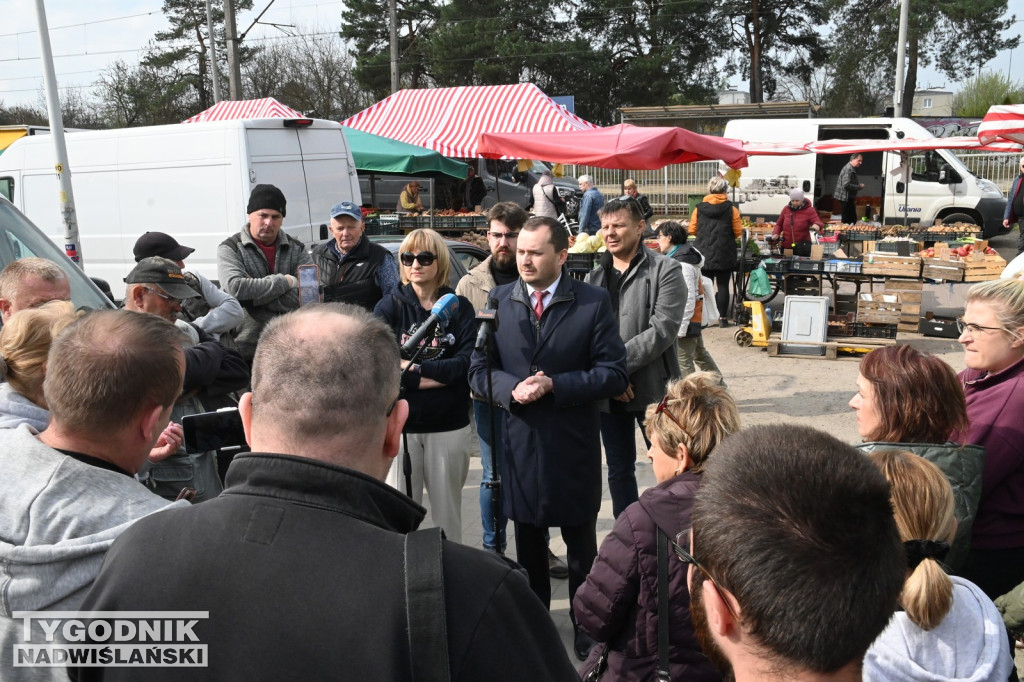 Spotkanie na targowisku w Stalowej Woli