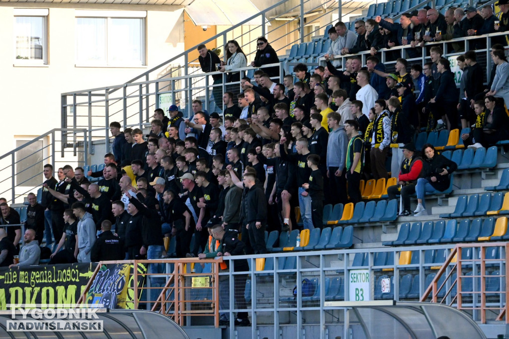 Zdjęcia kibiców mecz Siarka - Czarni