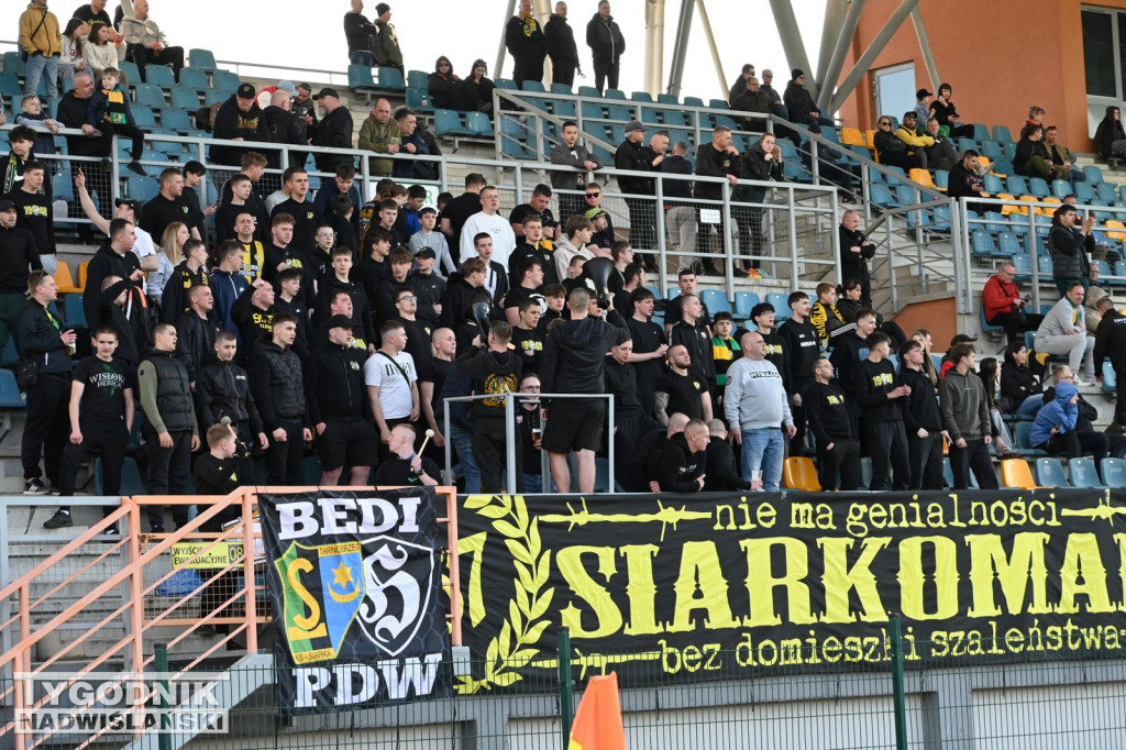 Zdjęcia kibiców mecz Siarka - Czarni