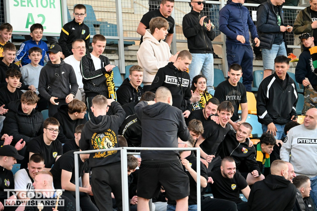 Zdjęcia kibiców mecz Siarka - Czarni