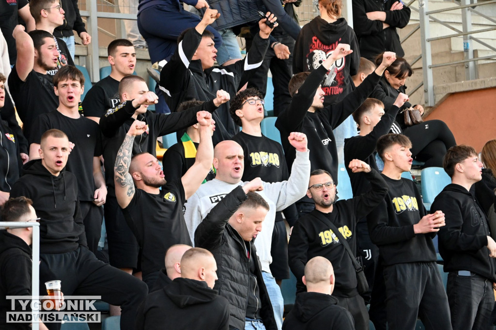 Zdjęcia kibiców mecz Siarka - Czarni