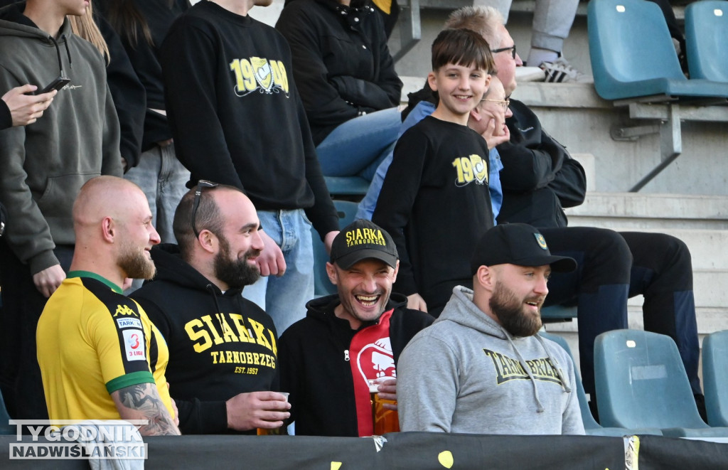 Zdjęcia kibiców mecz Siarka - Czarni