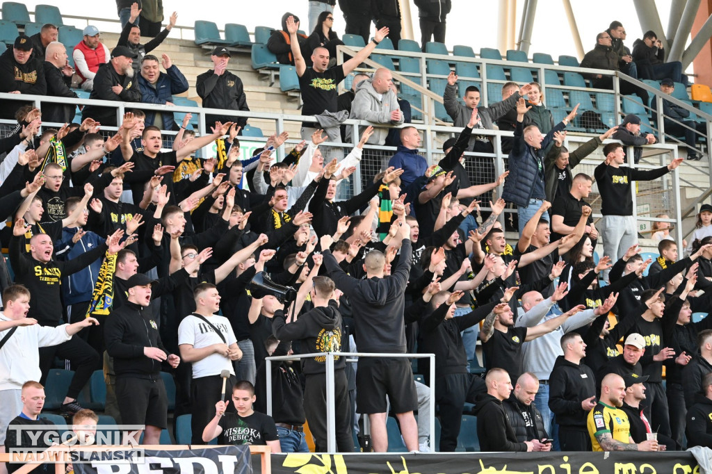 Zdjęcia kibiców mecz Siarka - Czarni
