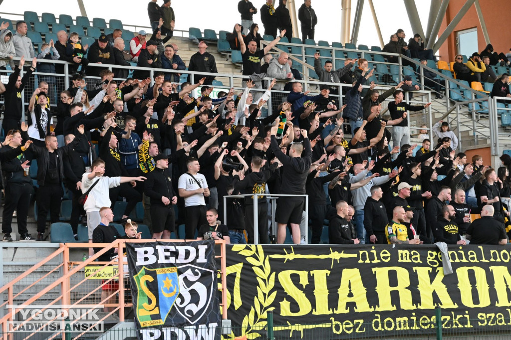 Zdjęcia kibiców mecz Siarka - Czarni