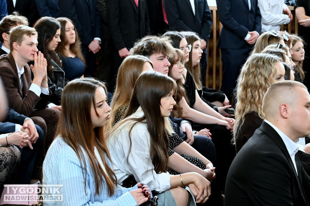 Pożegnanie maturzystów w tarnobrzeskim Rolniku