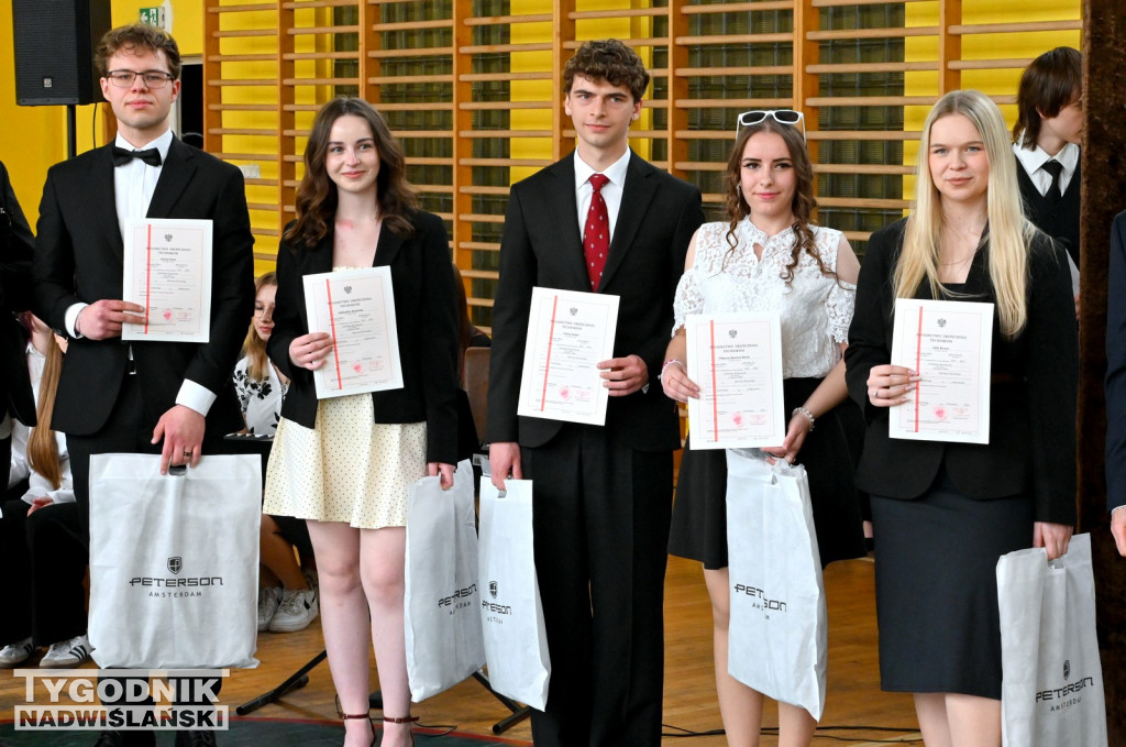 Pożegnanie maturzystów w tarnobrzeskim Rolniku