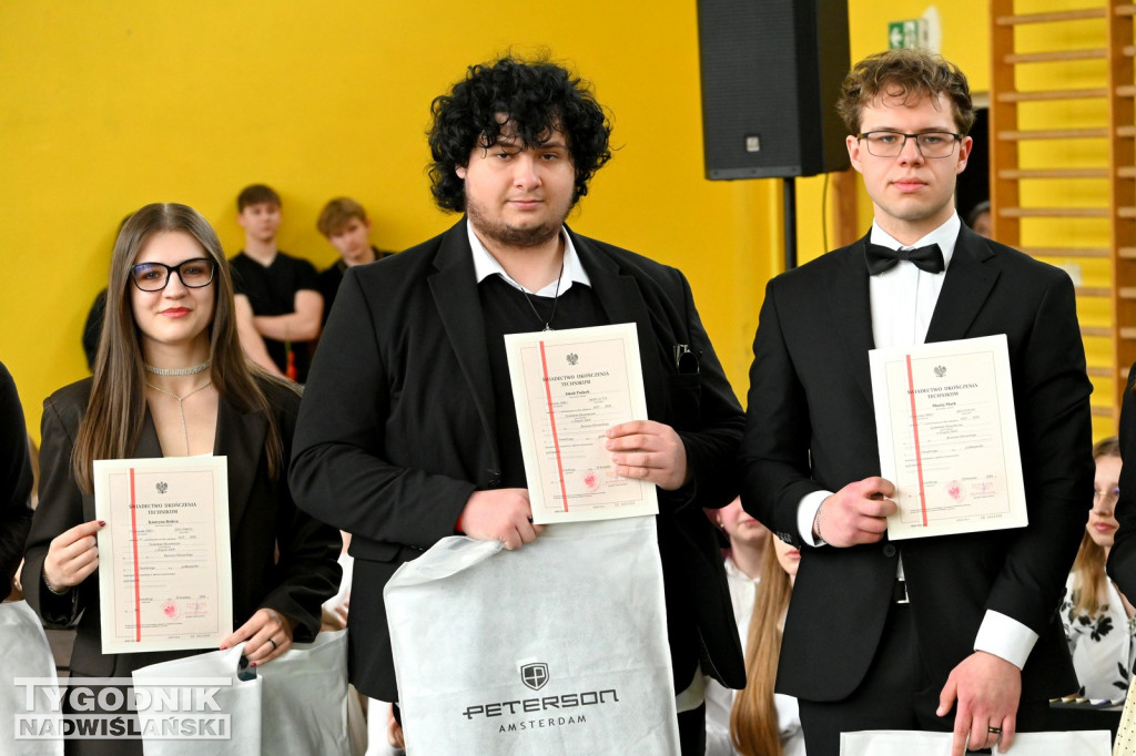 Pożegnanie maturzystów w tarnobrzeskim Rolniku