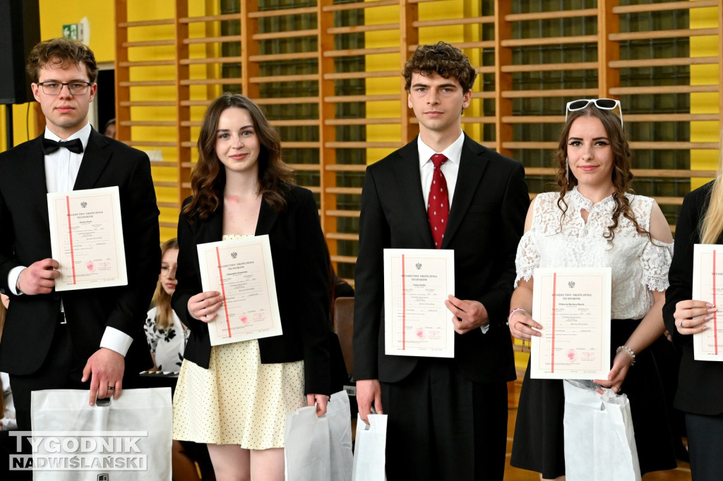 Pożegnanie maturzystów w tarnobrzeskim Rolniku