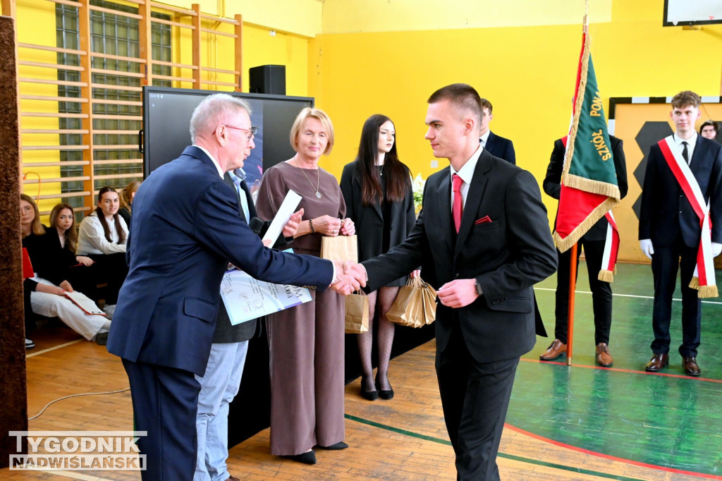 Pożegnanie maturzystów w tarnobrzeskim Rolniku