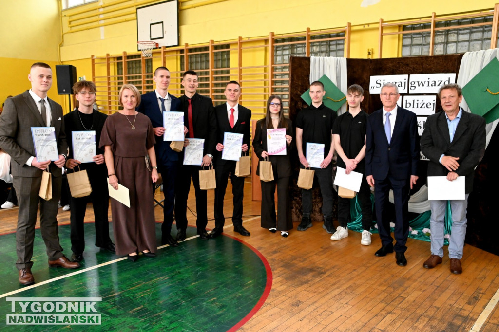 Pożegnanie maturzystów w tarnobrzeskim Rolniku