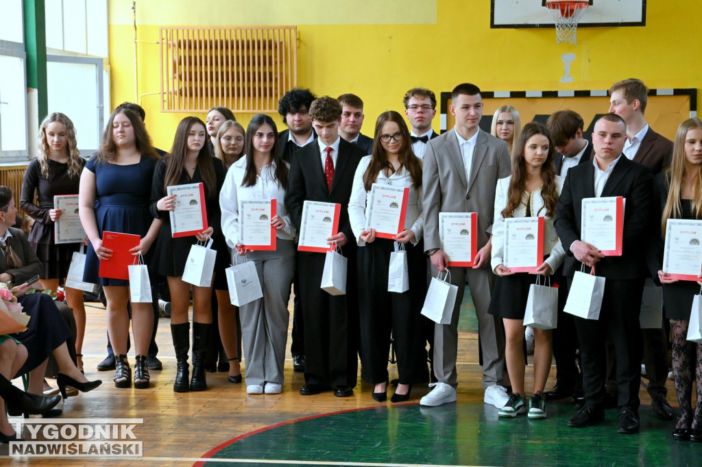 Pożegnanie maturzystów w tarnobrzeskim Rolniku