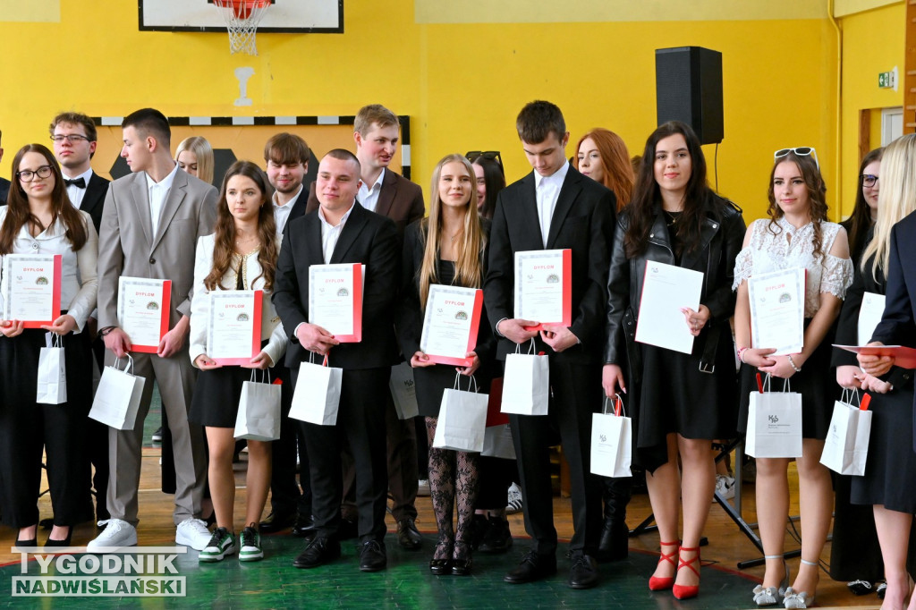 Pożegnanie maturzystów w tarnobrzeskim Rolniku