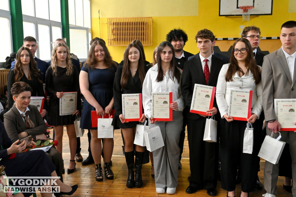 Pożegnanie maturzystów w tarnobrzeskim Rolniku