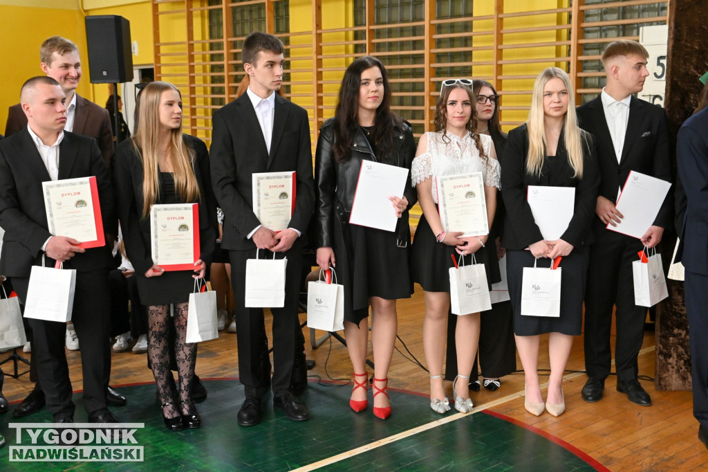 Pożegnanie maturzystów w tarnobrzeskim Rolniku