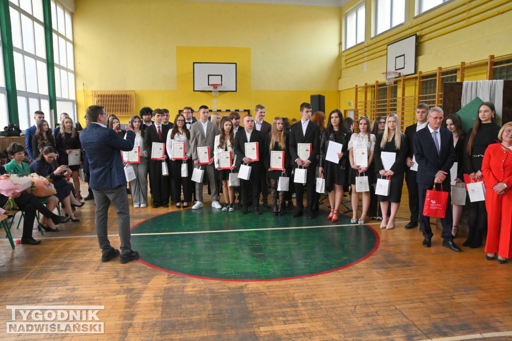 Pożegnanie maturzystów w tarnobrzeskim Rolniku