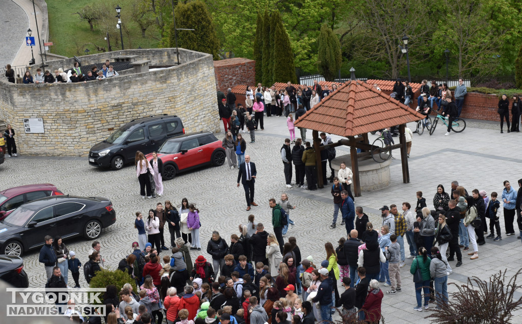 Pojedynek na wiedzę Gabrysia i robota