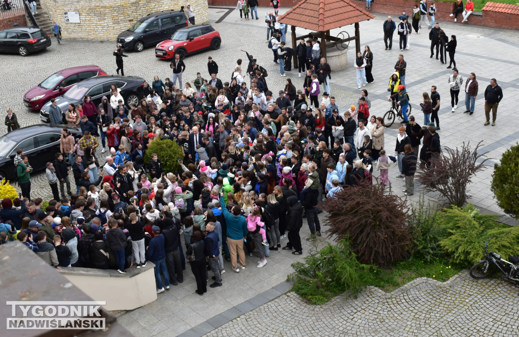 Pojedynek na wiedzę Gabrysia i robota