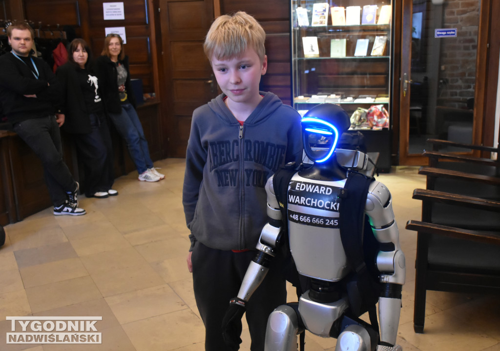 Pojedynek na wiedzę Gabrysia i robota