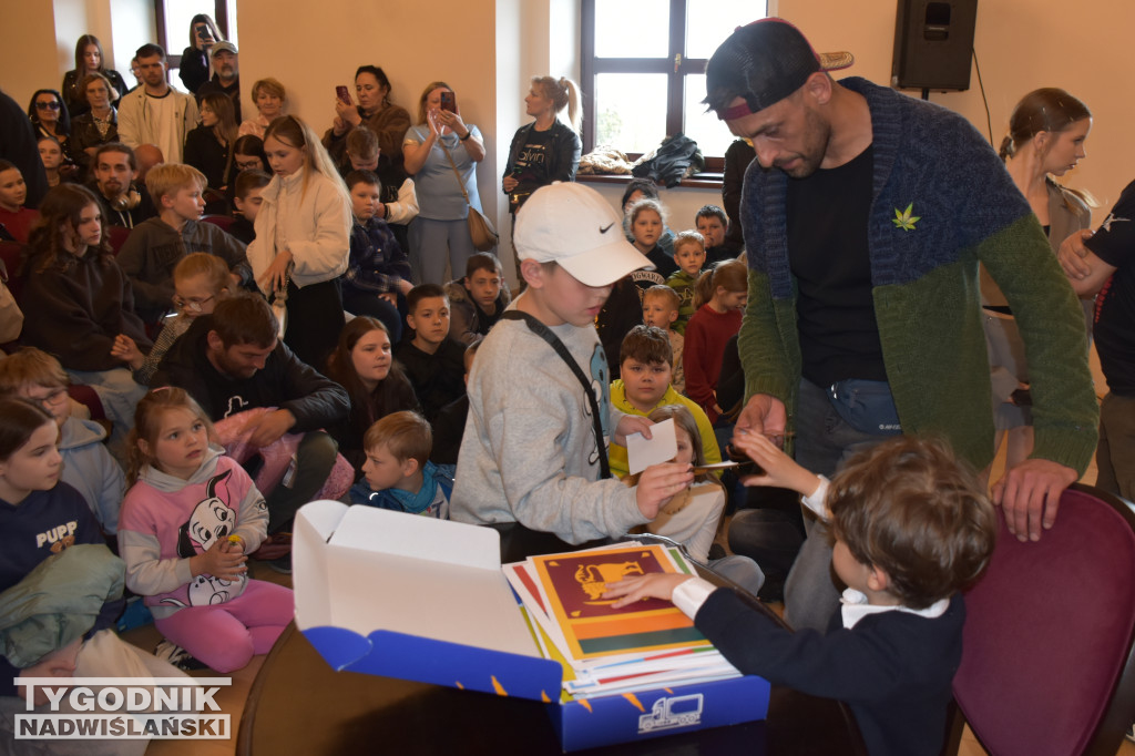 Pojedynek na wiedzę Gabrysia i robota
