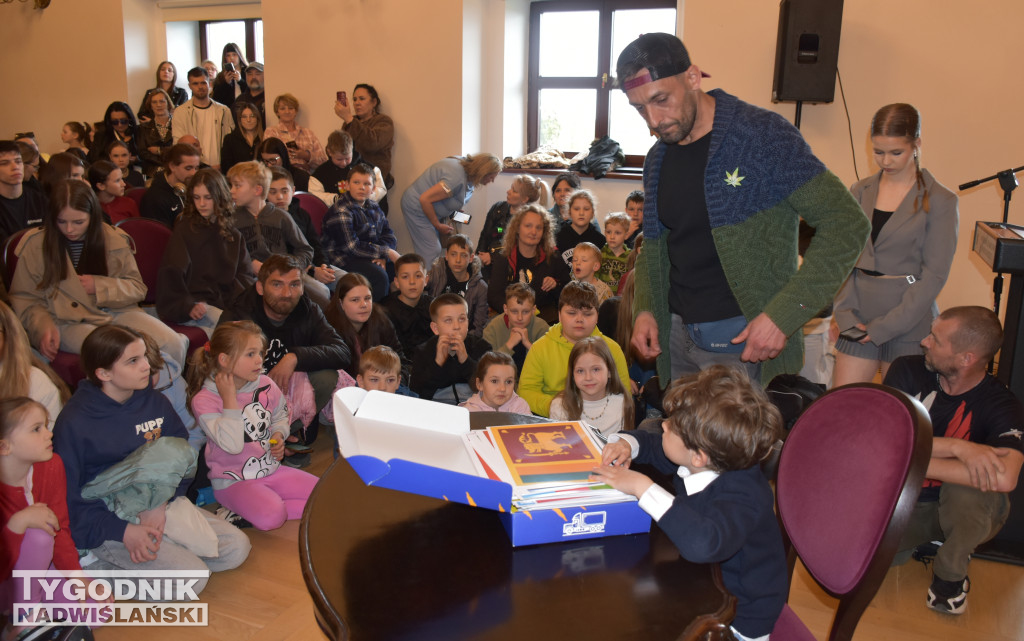 Pojedynek na wiedzę Gabrysia i robota