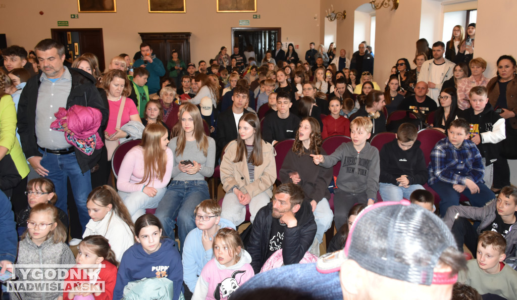 Pojedynek na wiedzę Gabrysia i robota