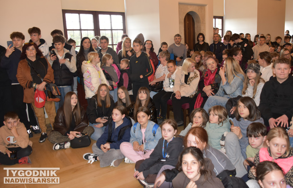 Pojedynek na wiedzę Gabrysia i robota