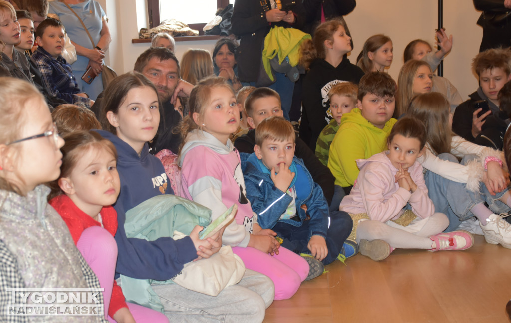 Pojedynek na wiedzę Gabrysia i robota