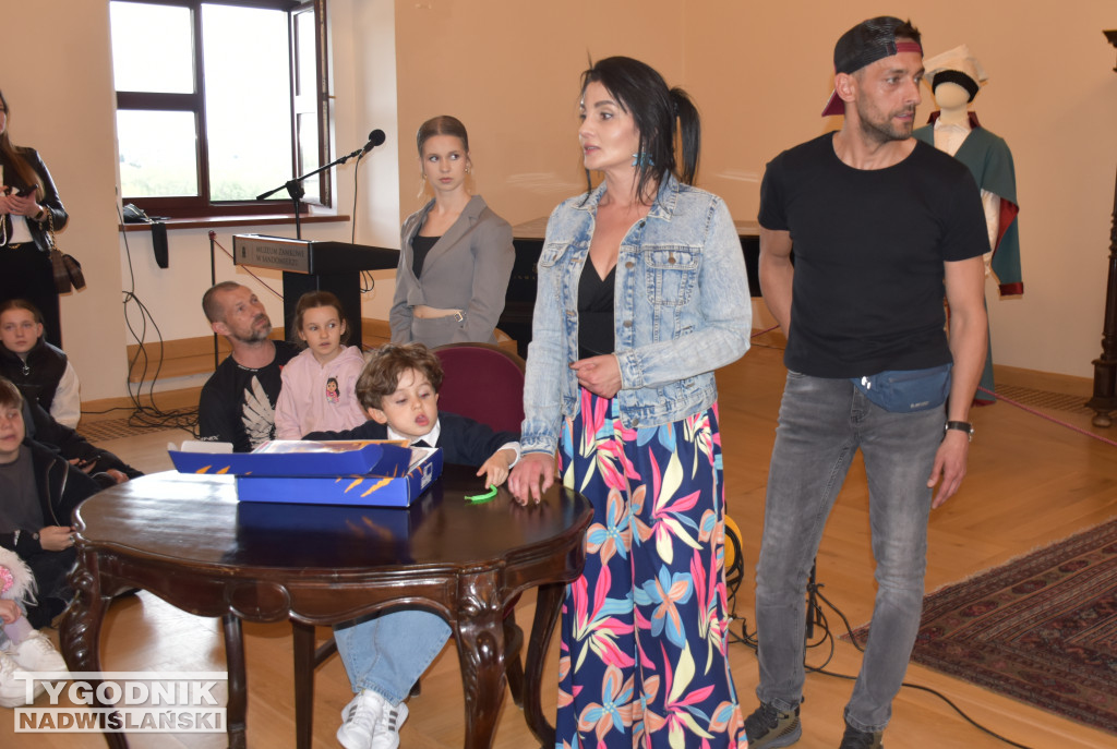 Pojedynek na wiedzę Gabrysia i robota