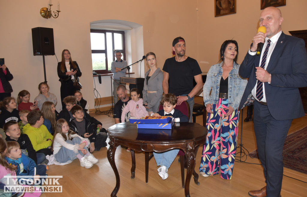 Pojedynek na wiedzę Gabrysia i robota