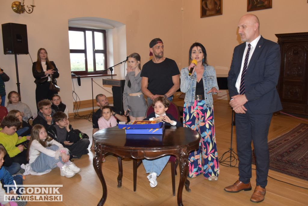 Pojedynek na wiedzę Gabrysia i robota