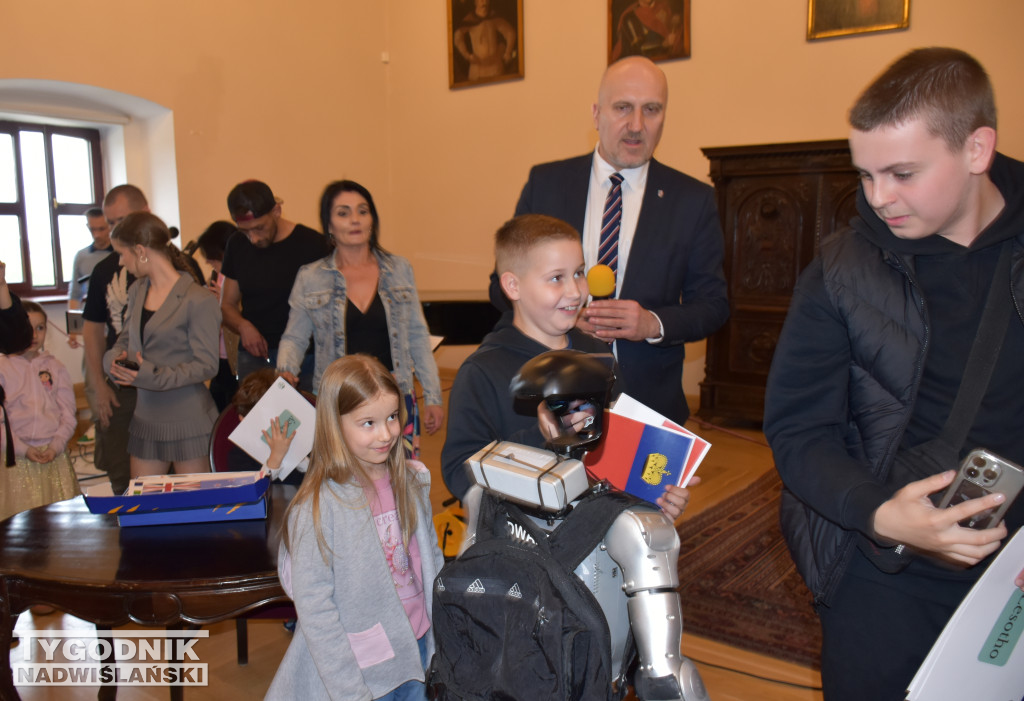 Pojedynek na wiedzę Gabrysia i robota