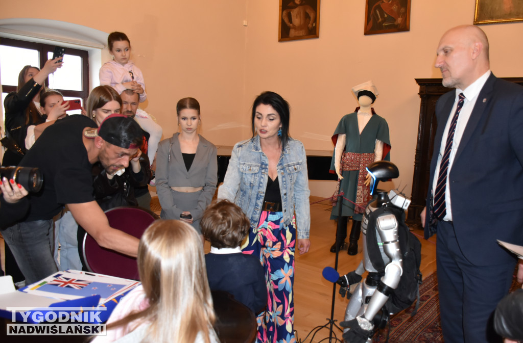 Pojedynek na wiedzę Gabrysia i robota