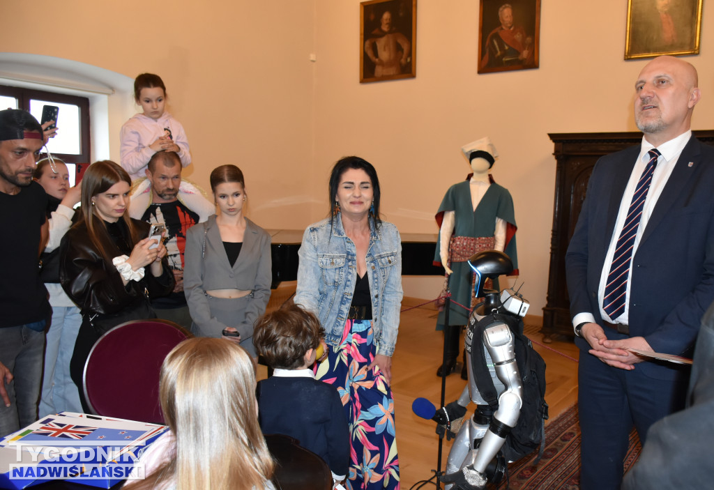 Pojedynek na wiedzę Gabrysia i robota