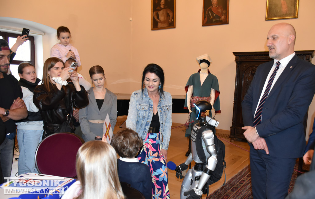 Pojedynek na wiedzę Gabrysia i robota