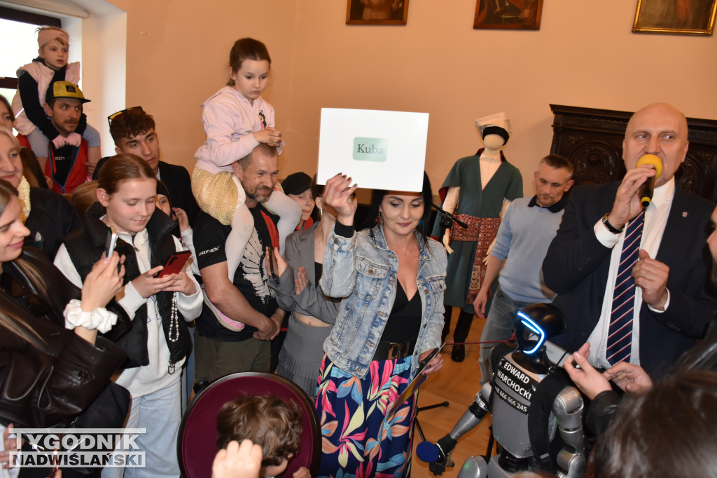 Pojedynek na wiedzę Gabrysia i robota