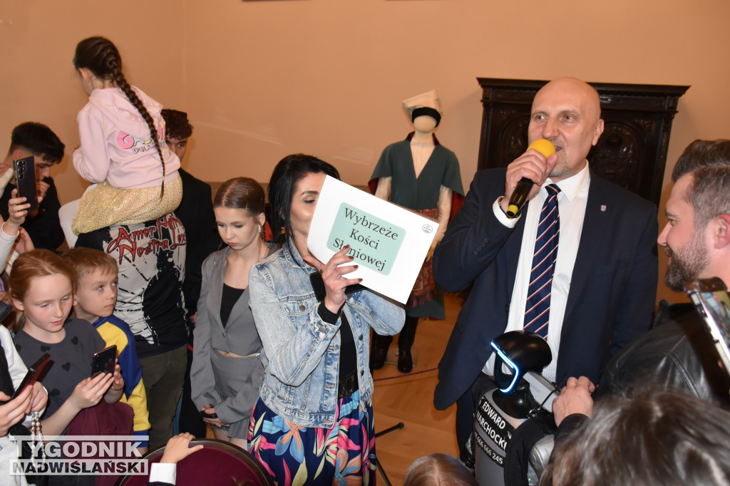 Pojedynek na wiedzę Gabrysia i robota