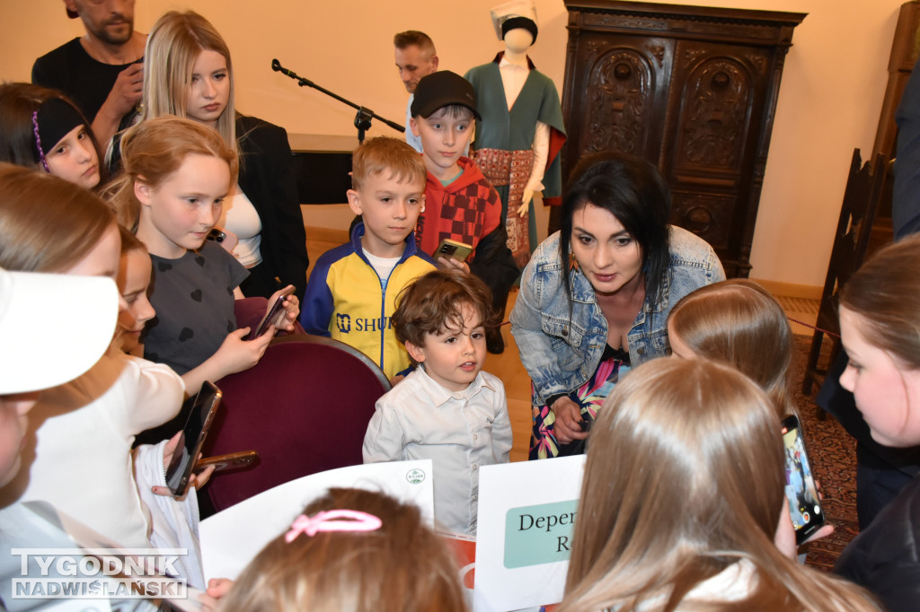 Pojedynek na wiedzę Gabrysia i robota