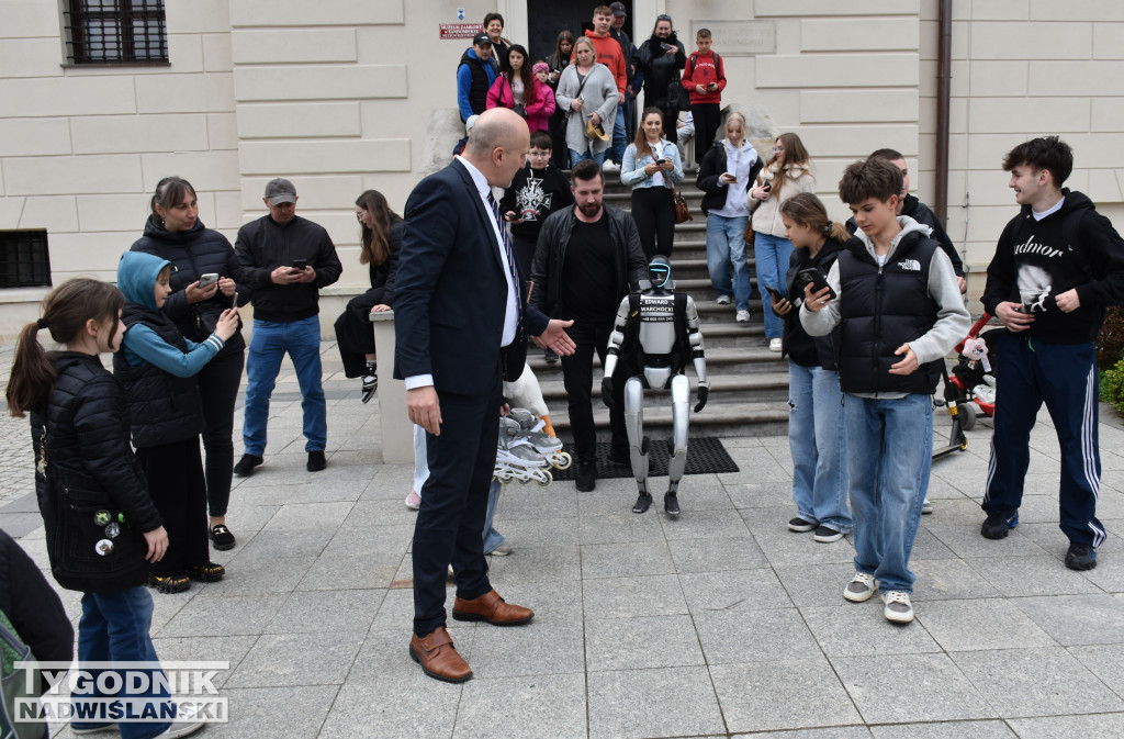 Pojedynek na wiedzę Gabrysia i robota