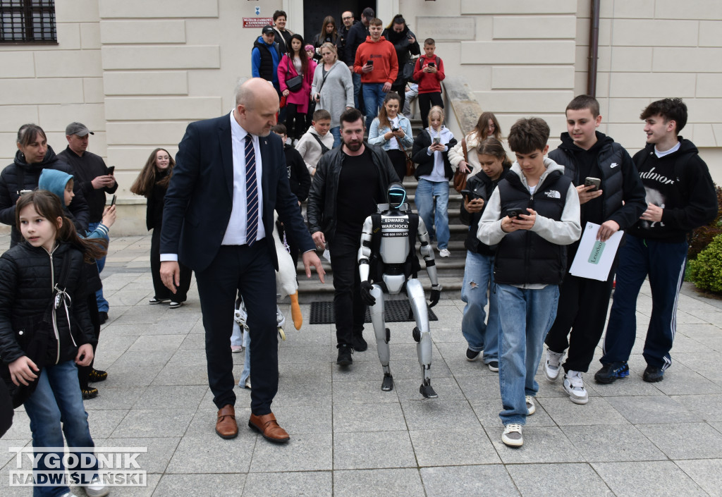 Pojedynek na wiedzę Gabrysia i robota