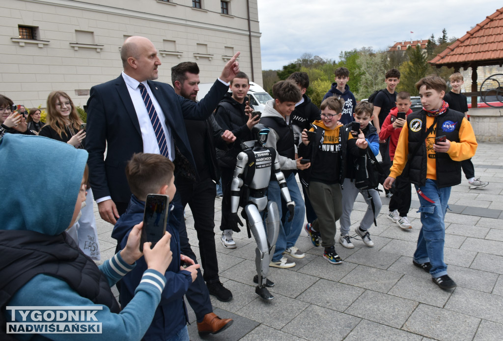 Pojedynek na wiedzę Gabrysia i robota