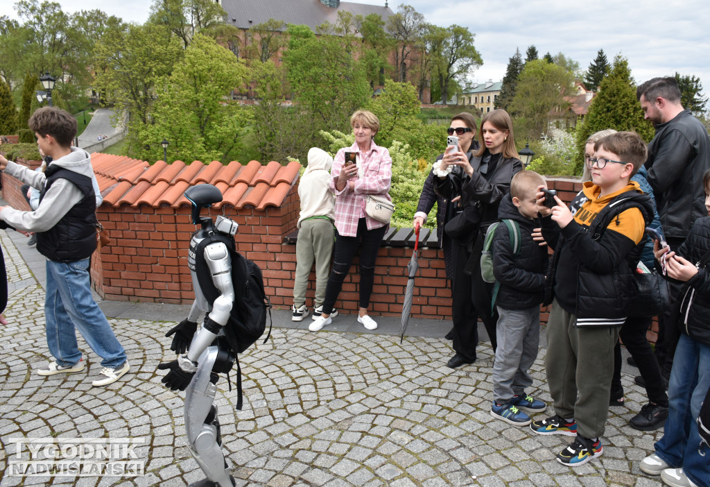 Pojedynek na wiedzę Gabrysia i robota